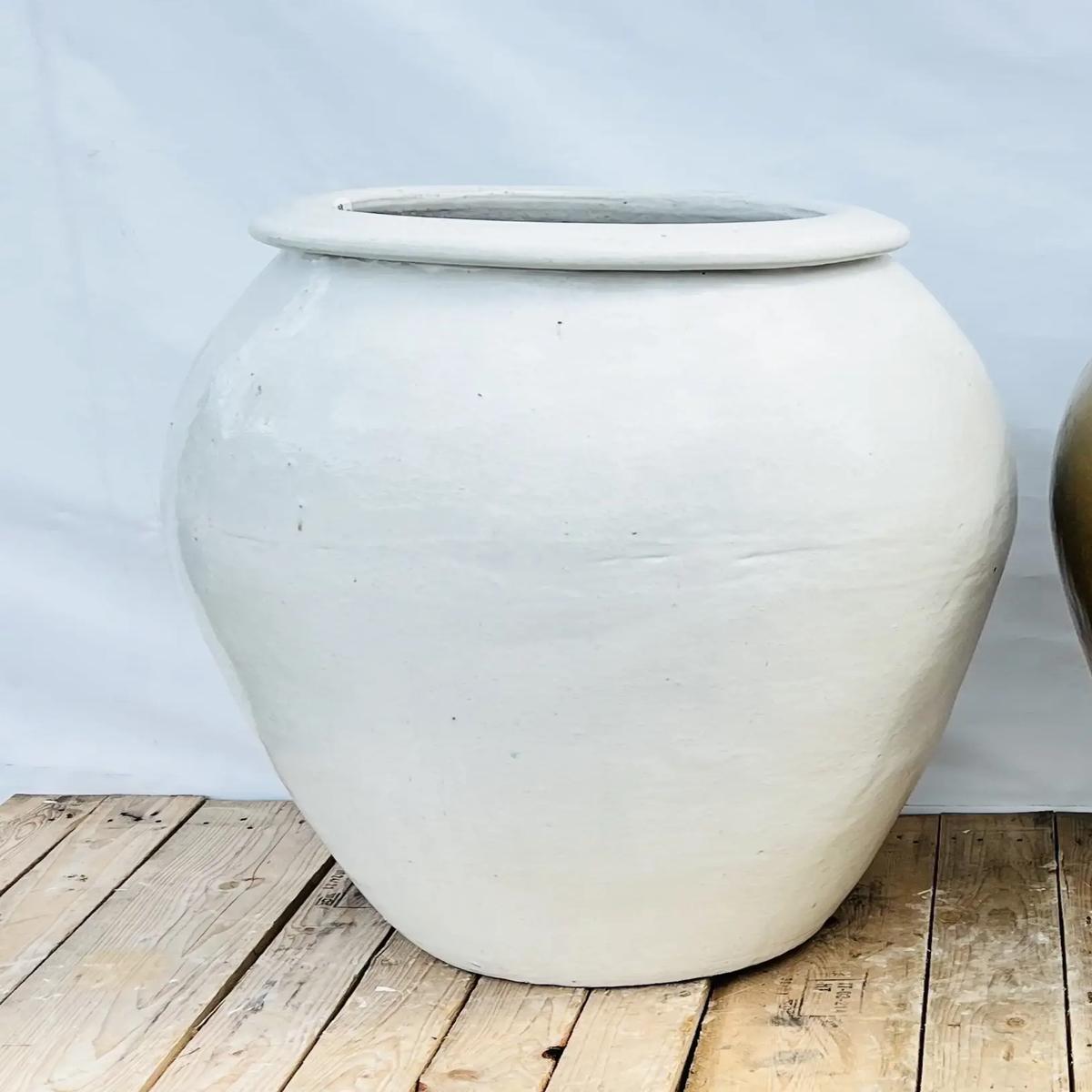 9133P16 -White Large Ceramic Water Jar