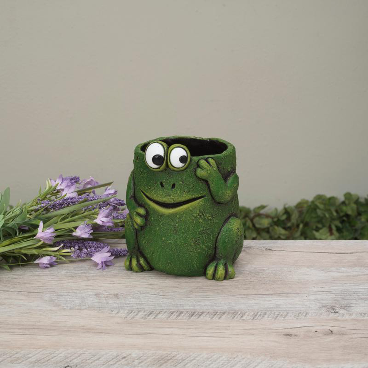 688243H Cement Frog Planter